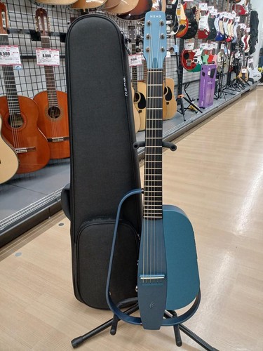 Chitarra acustica elettrica