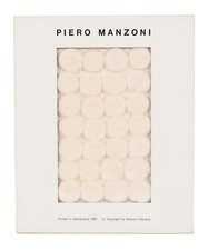 Piero Manzoni, oggetto / multiplo. Batuffoli di Ovata, 1967.