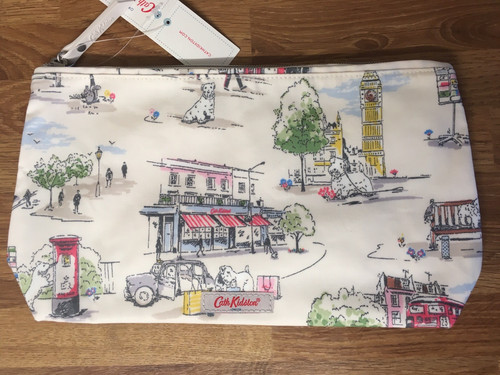 Borsa trucco nuova - , con