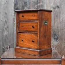 Antica banca cassettiera