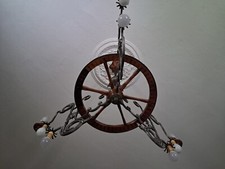 Lampadario Ruota Di Carro E Inserti In Ferro