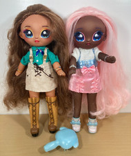 Na! Na! Na! Surprise Teens Lila Lamb & Amelia Outback 11" bambole in tessuto snodato