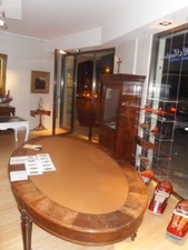 antico tavolo ovale napoletano