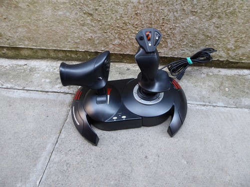 Joystick thrustmaster flight - thrustmaster, t