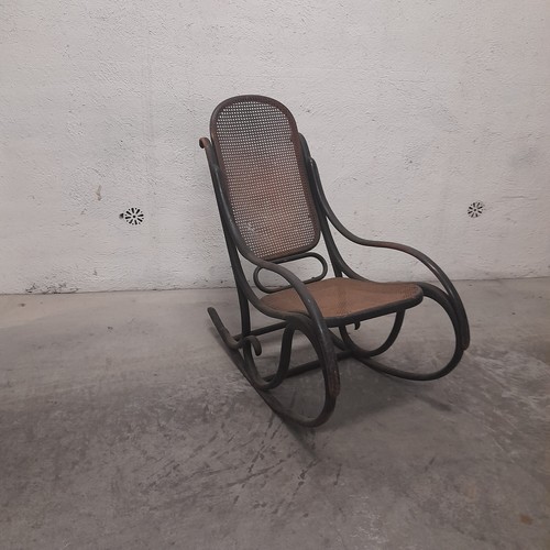 Sedia dondolo tipo thonet da - a,