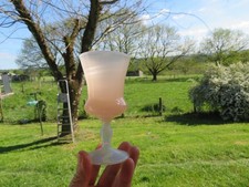 Vase soliflore en opaline rose