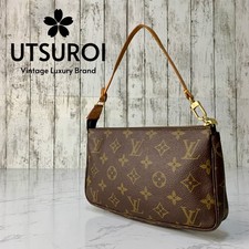LOUIS VUITTON Pochette