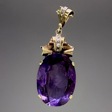 Ciondolo con  ametista,  oro 18  kt.