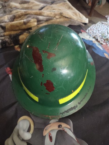 Cappello rigido costruzione