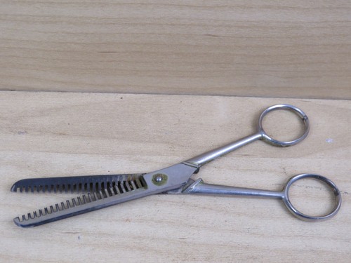 Vecchie forbici dentate - forbici,