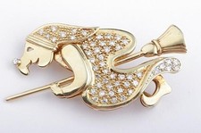 Spilla ciondolo strega ago oro