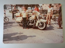 20168) FOTOGRAFIA AUTO MOTO D'EPOCA HARLEY DAVIDSON E BAMBINO ANNOIATO