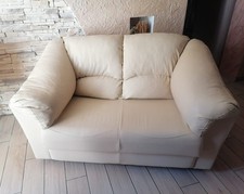 Coppia di divani in ecopelle colore panna – 2 e 3 posti (OTTIME CONDIZIONI)