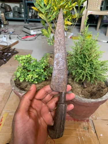 Antico coltello pugnale caccia