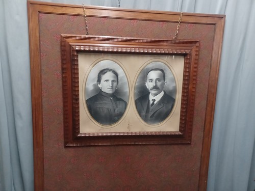 Cornice noce con ritratti - cornice,