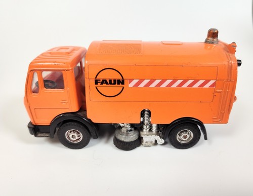 Camion spazzatrice stradale