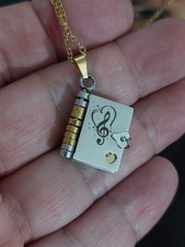 Vasco Rossi ,Ciondolo con ciondolo libro personalizzabile con la tua frase!