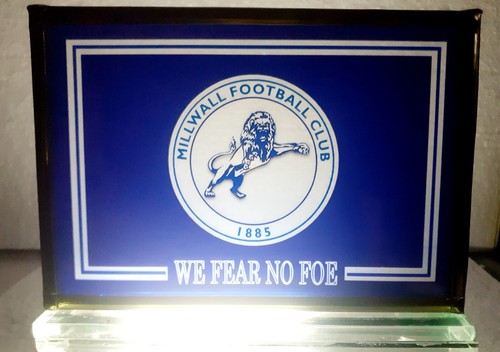Targa vetro millwall su - targa,