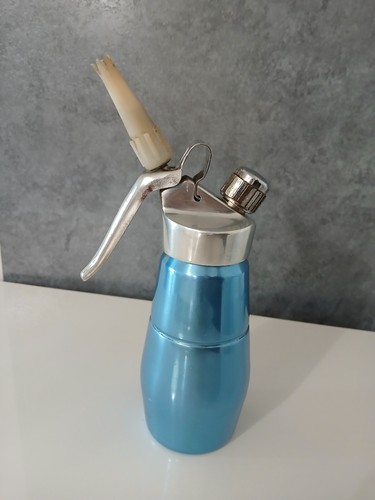 Sifone per panna - panna, seltz