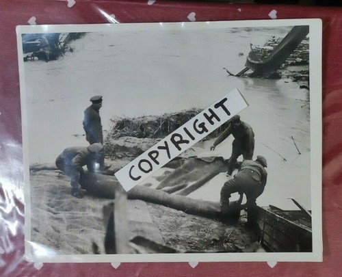 Foto soldati rafforzano sponde - soldati,