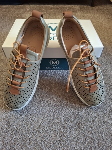 Modella scarpe ginnastica - modella,