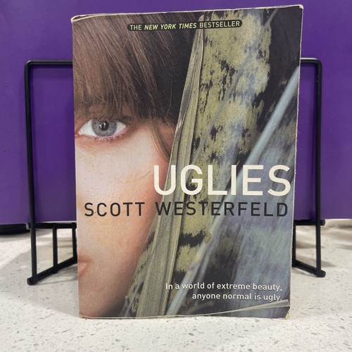 Uglies trilogy - uglies, book