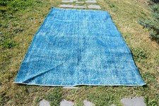 Elegante tappeto blu