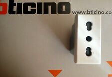 Presa 2p + T Bipasso BTICINO AXOLUTE mod. HD4180