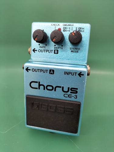 Pedale chitarra effetto coro