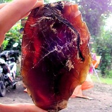 Ambra grezza del Mar Baltico 1100 carati possibili inclusioni la più pregiata