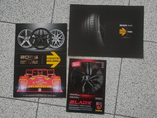 Depliant brochure momo set - depliant,