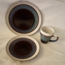 Insalata e piatto con tazza