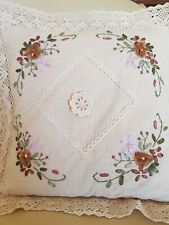 Cuscino ricamato a mano