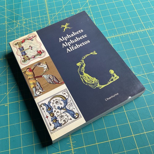 Alphabets-Alphabete-Alfabetos