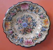 Piatto in ceramica decorato a