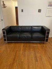 Black Leather Le Corbusier LC2