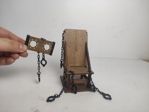 Wooden torture device - 1/12,