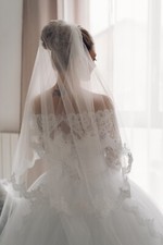 Abito da sposa principesco con dettagli in pizzo