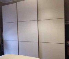 ARMADIO ANTE SCORREVOLI + LETTO IMBOTTITO CON CONTENITORE + COMODINI