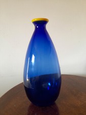 VASO A BOTTIGLIA IN VETRO BLU