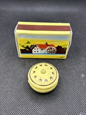 Surprises Mill White Cookie