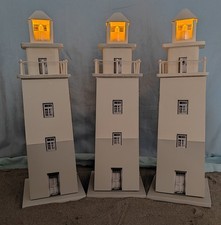 Faro in legno, luminoso