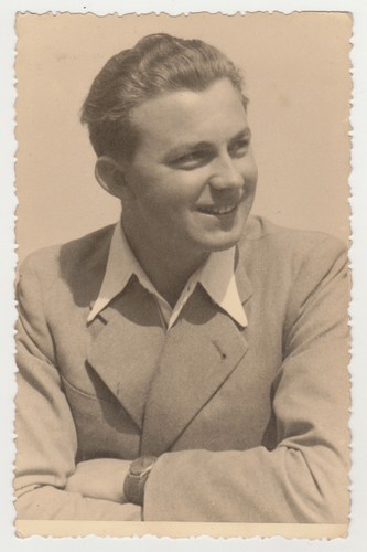 Affettuoso bello giovane uomo