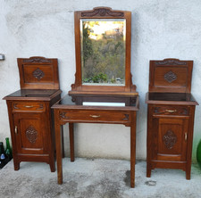 COPPIA COMODINI E TAVOLINO CON SPECCHIO D'EPOCA RIPIANI VETRO NERO