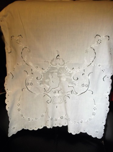 Antique embroidered white - antique,