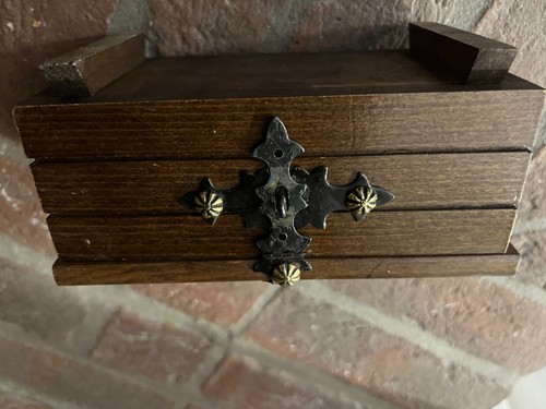Portagioie legno forma di - legno, a