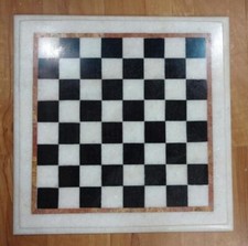 Scacchiera in marmo bianco