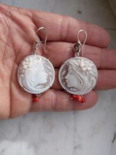 ORECCHINI IN CAMMEO  SARDONICO E CORALLO SARDO MONTATI IN ARG. 925 FATTO A MANO 