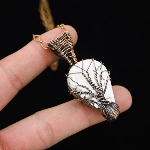 Collana con ciondolo albero
