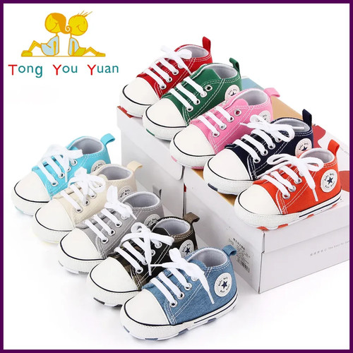 Nuove scarpe bambino ragazzo